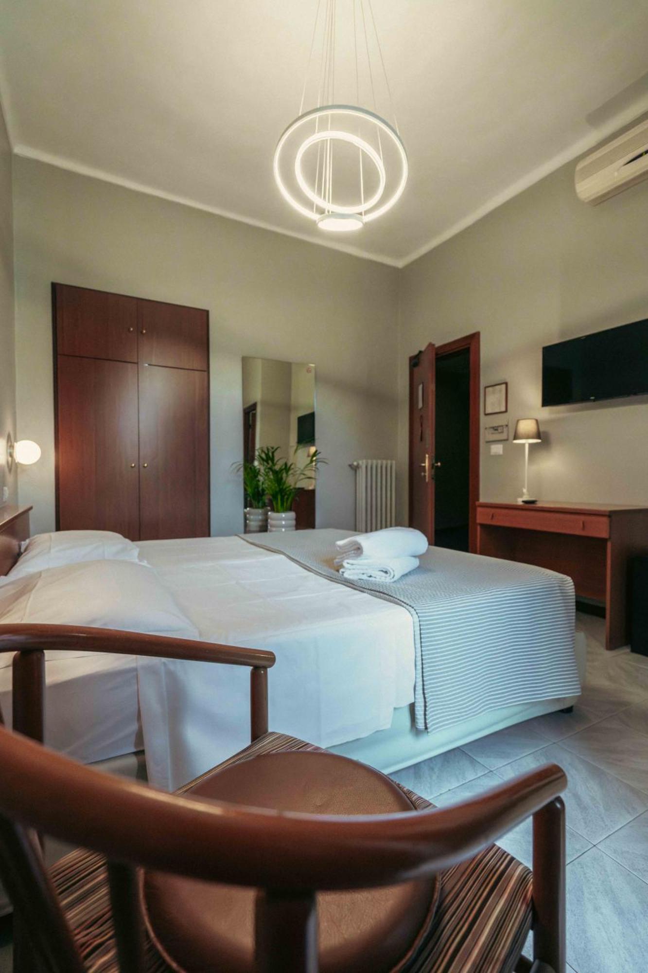 Quarto com 2 Camas de Solteiro