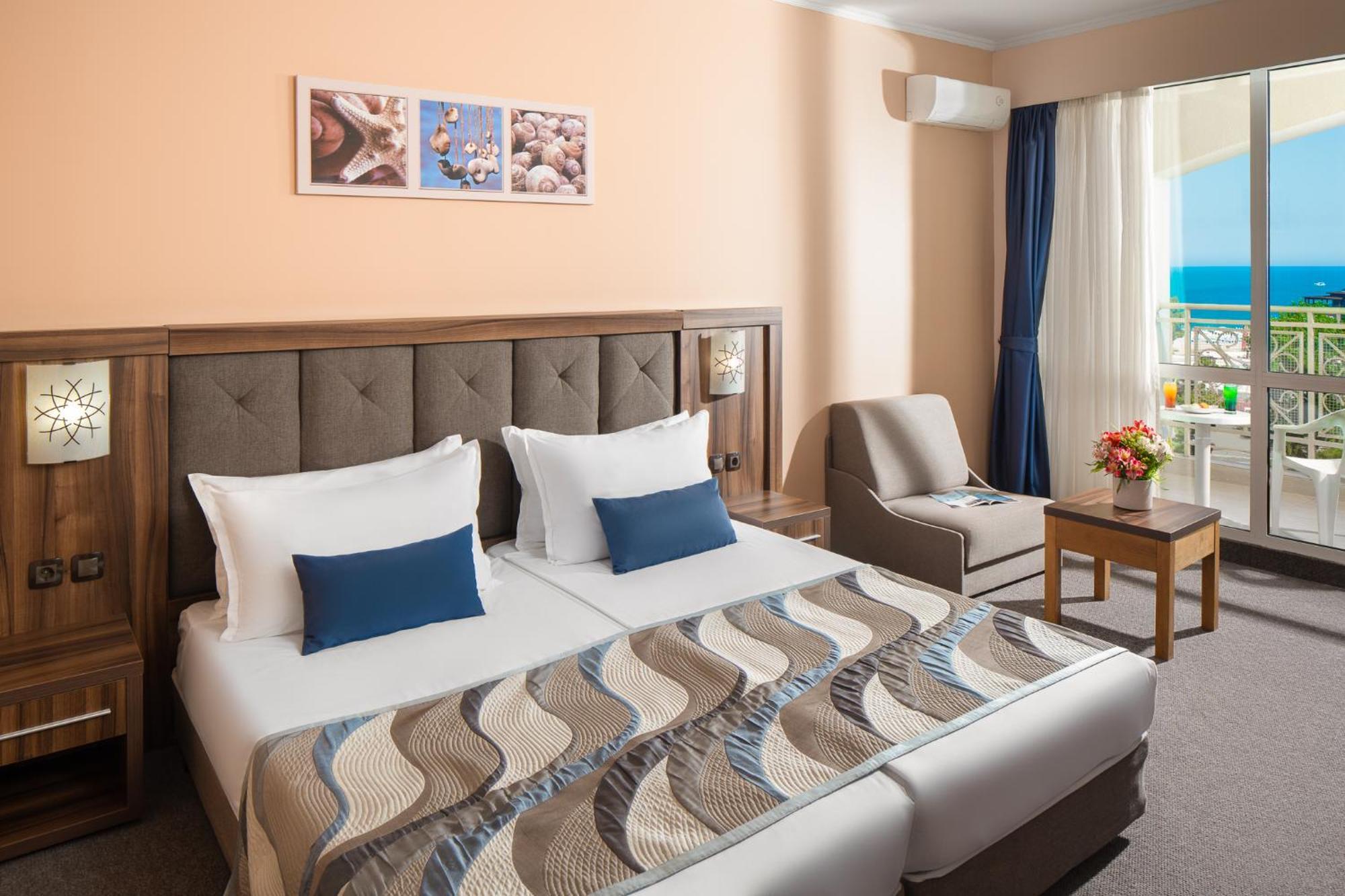 Comfort Twin Room Balcony Pool Access & WiFI