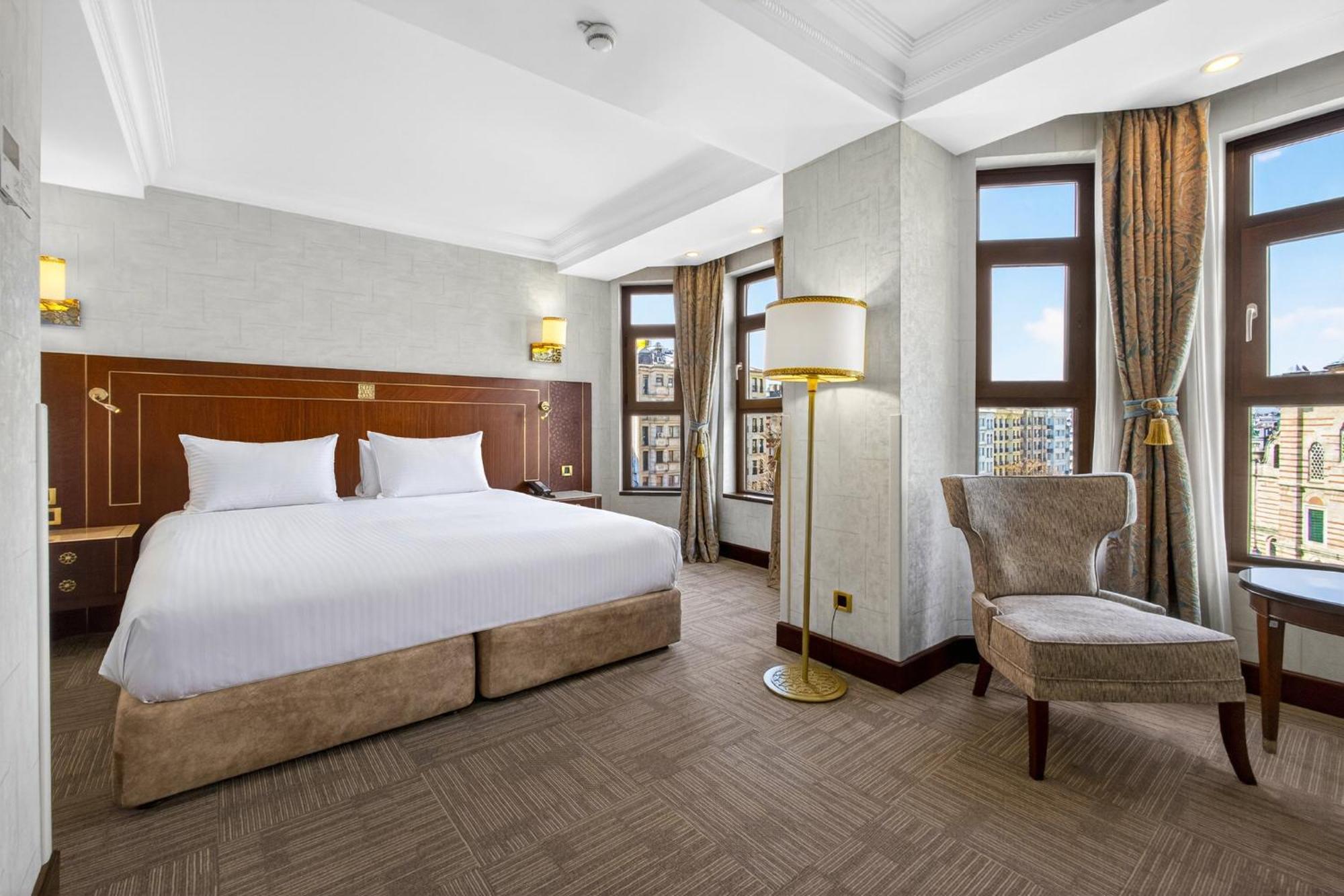Premium King Room Lounge Access Non-Smoking