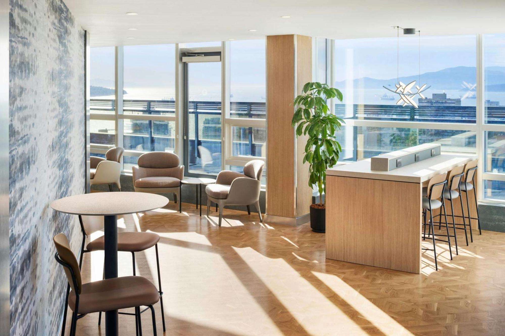 King Room High Floor or Club Lounge Access