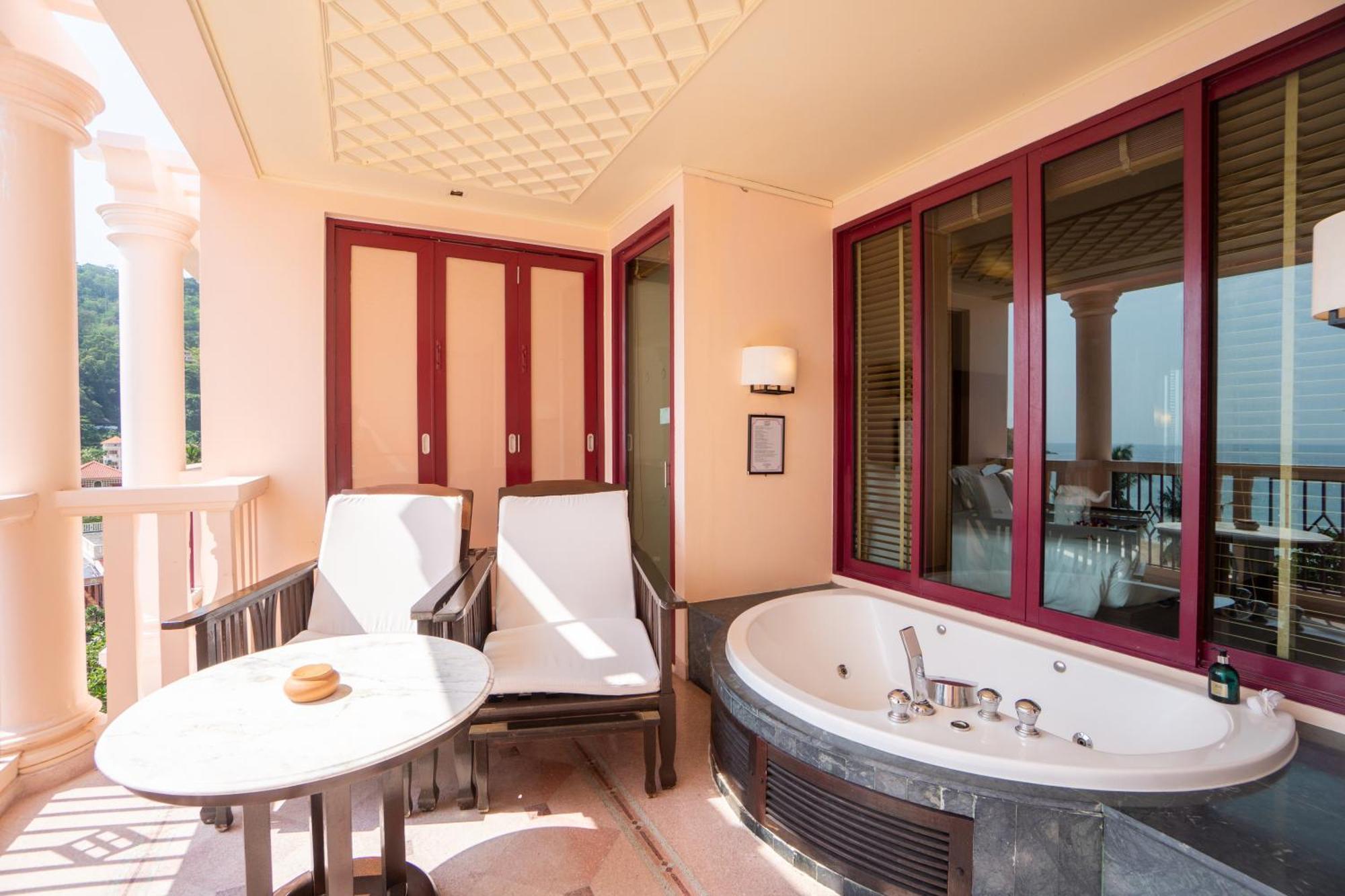 Deluxe Spa Bath King