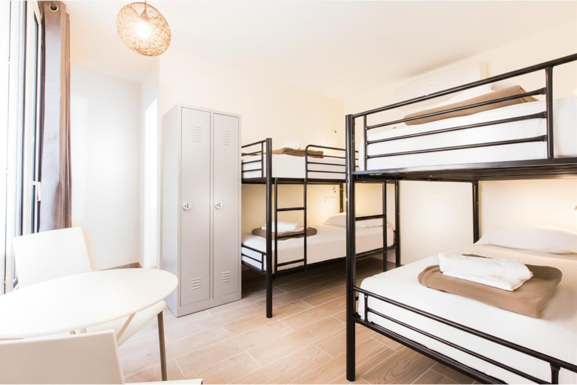 Bed 8-Bed Mixed Dormitory Room