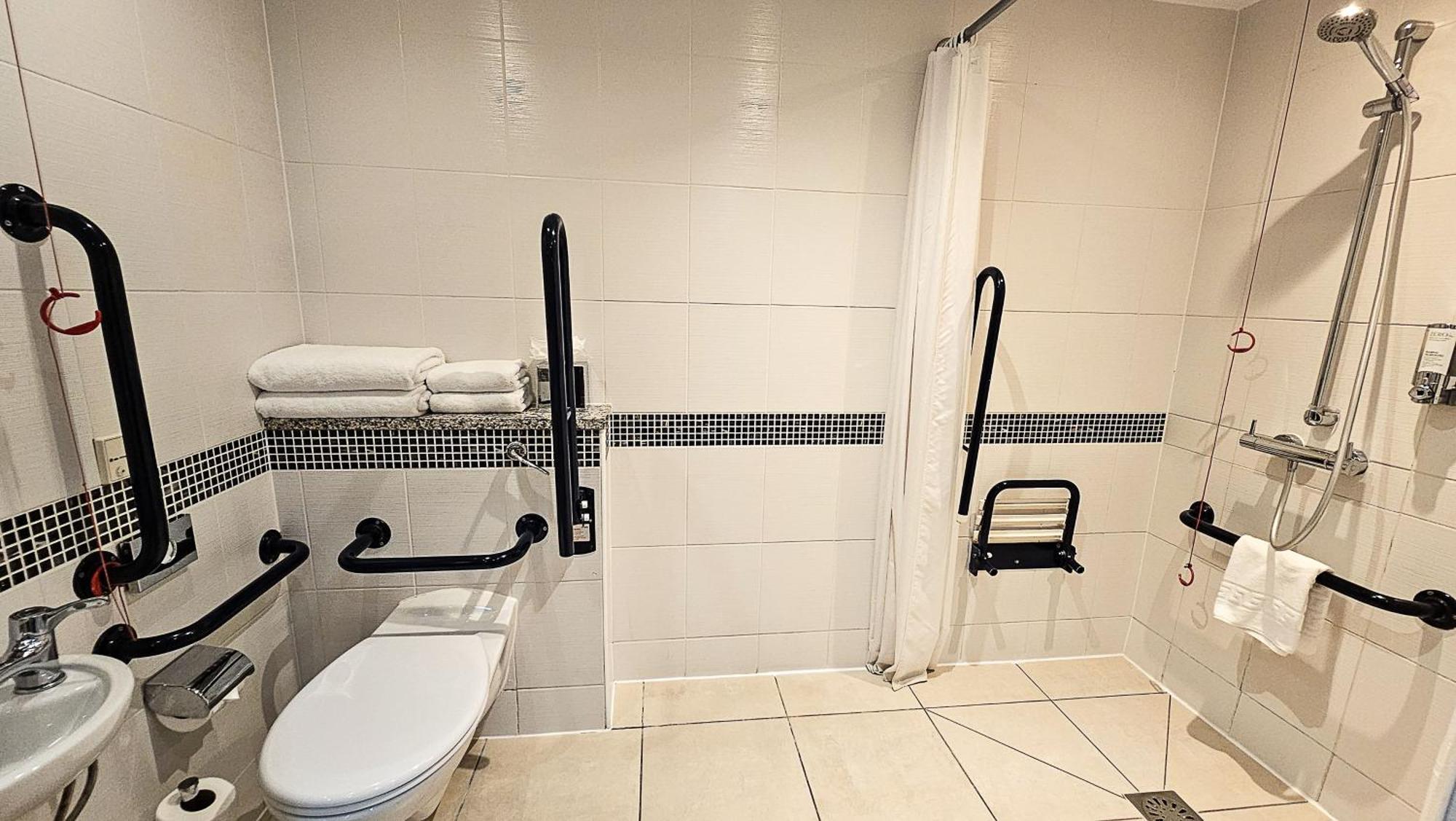 Camera Matrimoniale per Ospiti Disabili