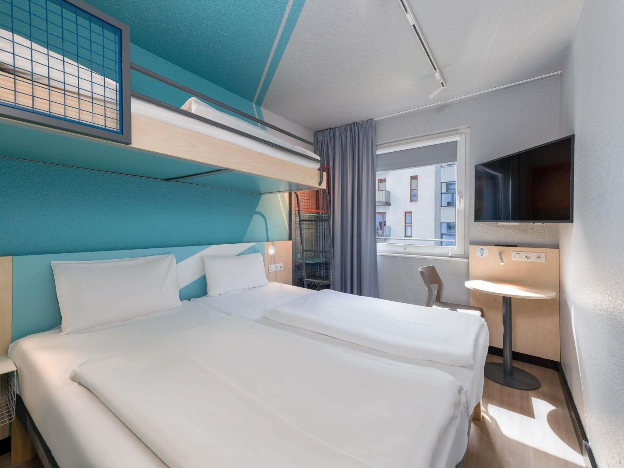 Quarto Triplo com Cama King-size e Cama Individual