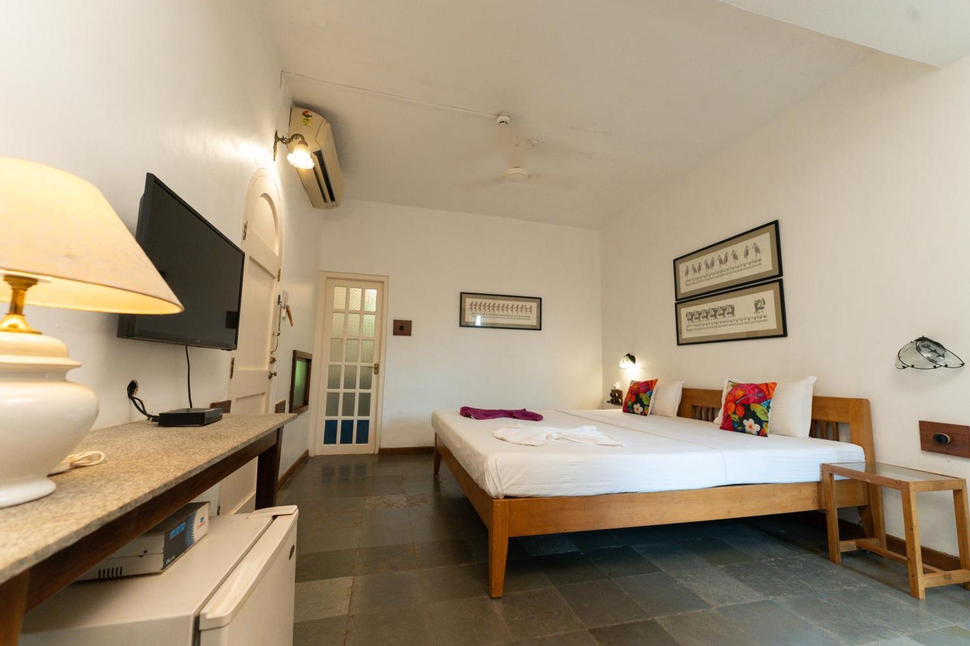 Standard Twin Bed Room