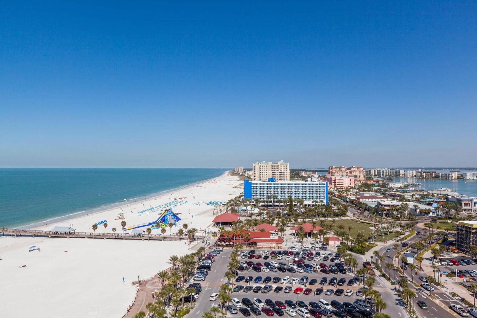 Grand Deluxe King Room Partial Gulf View