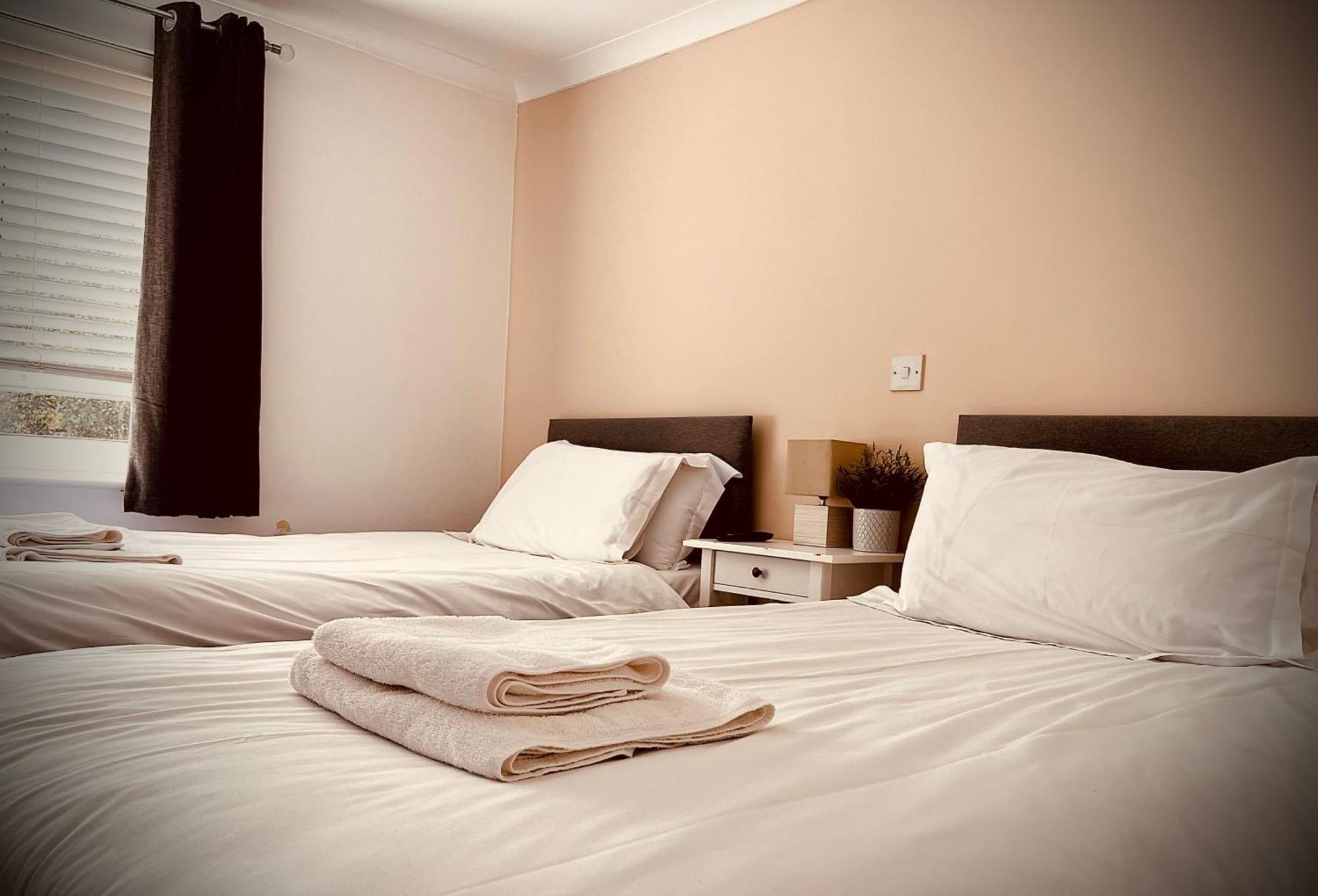 Twin Room Bath