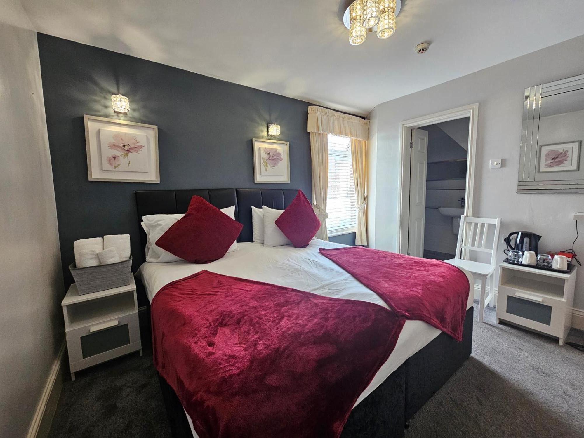 Room 5 First Floor En-suite Twin or Double Room