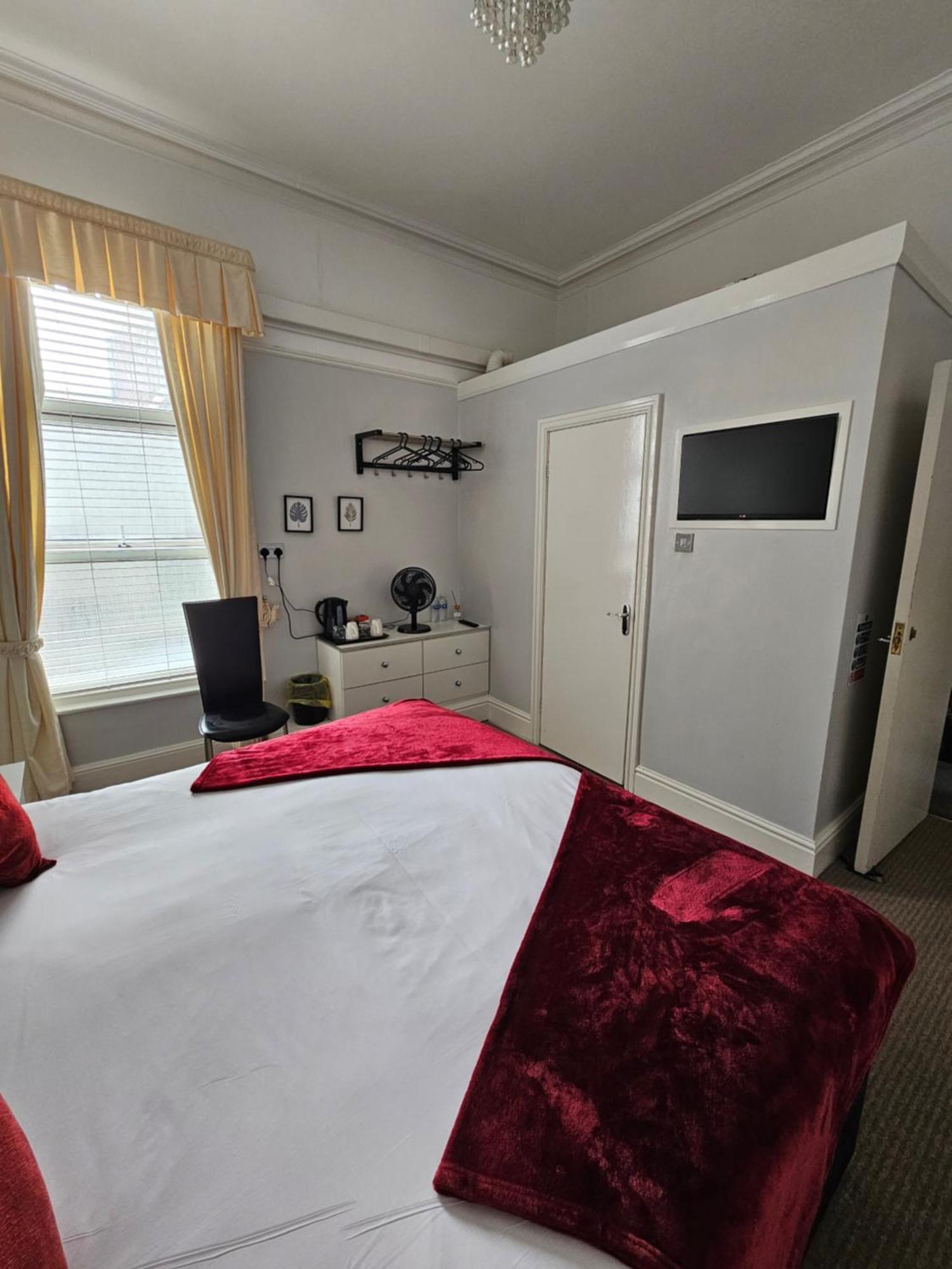 Room1 Ground Floor En-suite Twin or Double Room