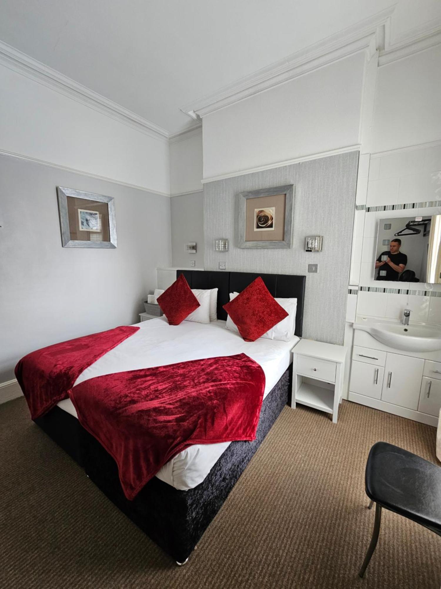 Room1 Ground Floor En-suite Twin or Double Room