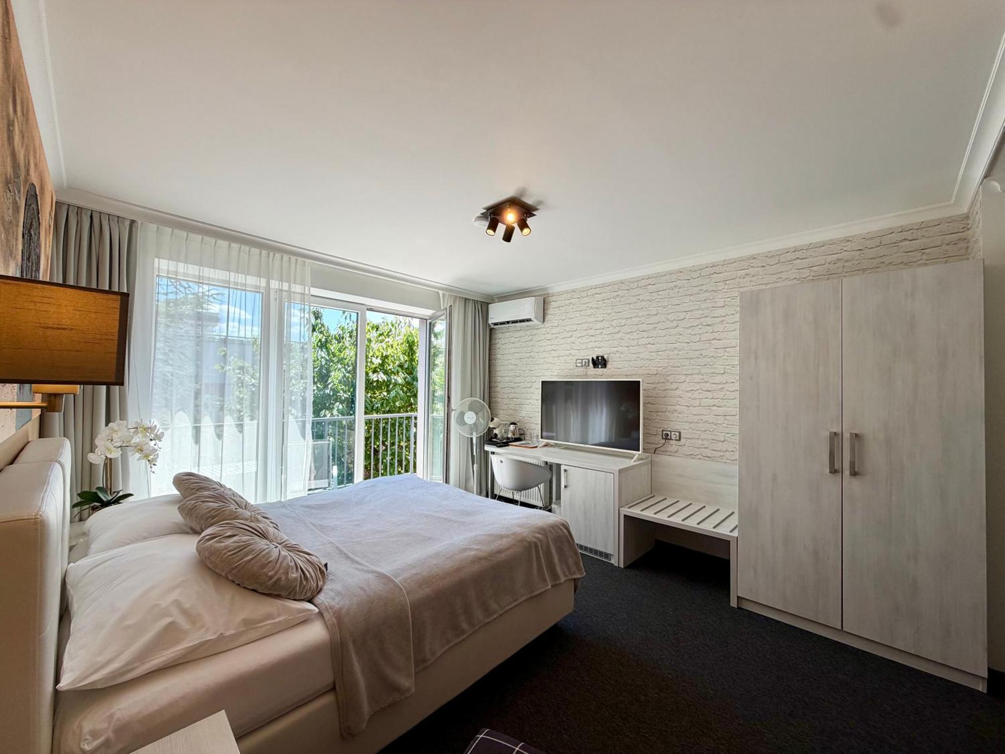 Triple Room Balcony Air Conditioning