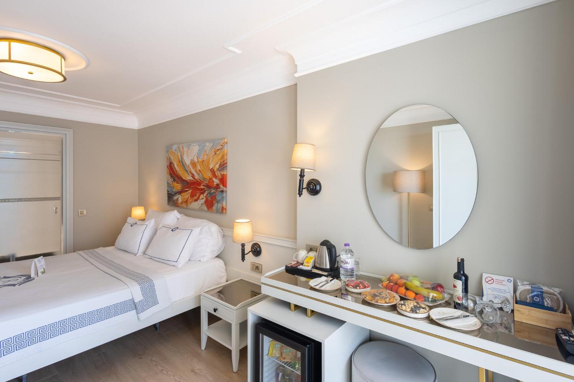 Deluxe Double Room Side Sea View