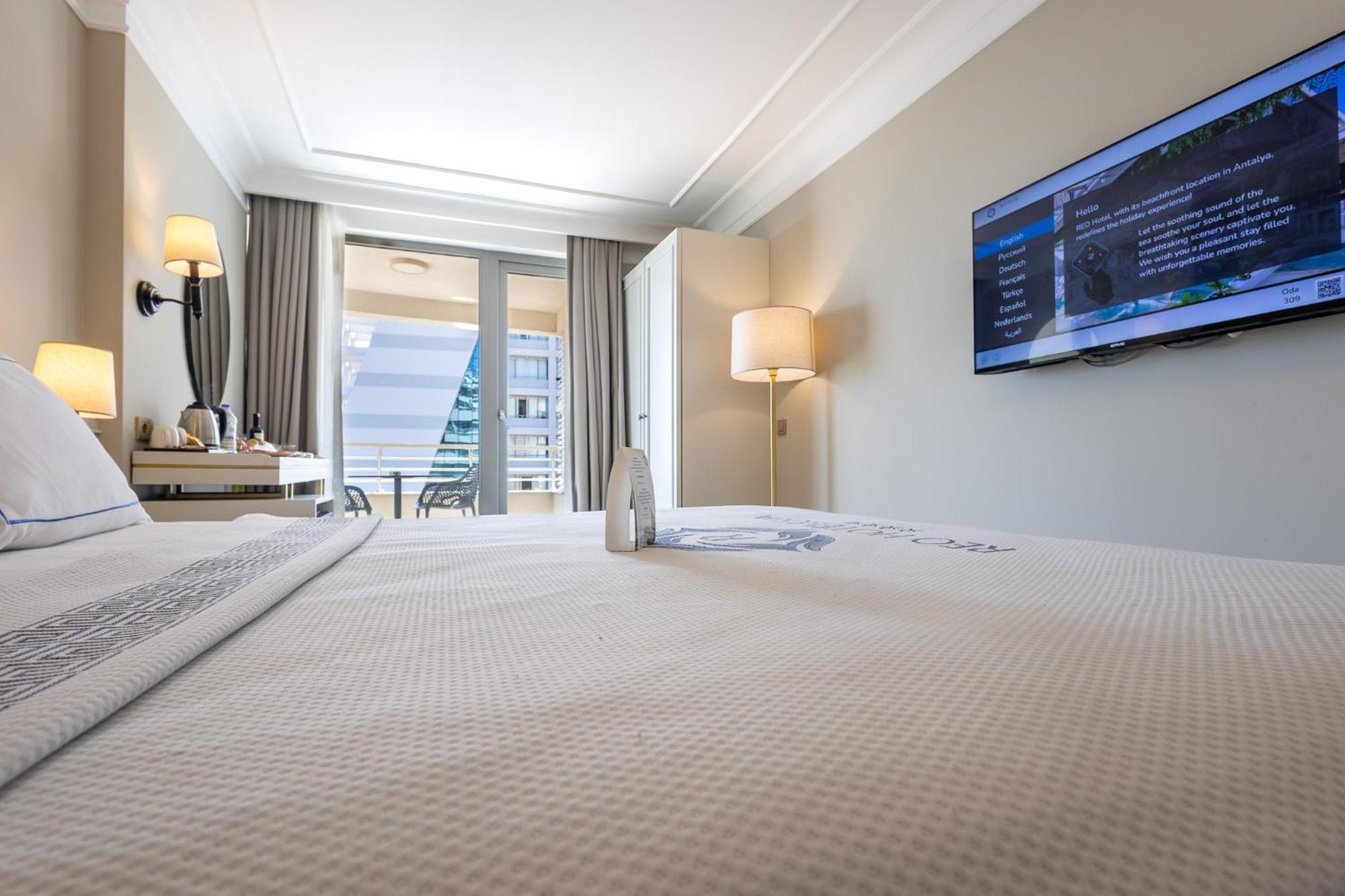 Deluxe Double Room Side Sea View