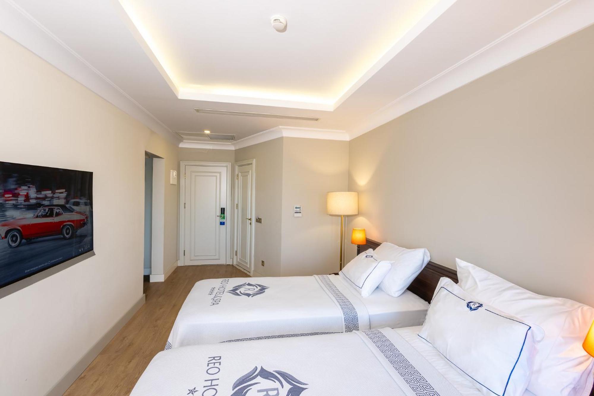 Deluxe Family Room