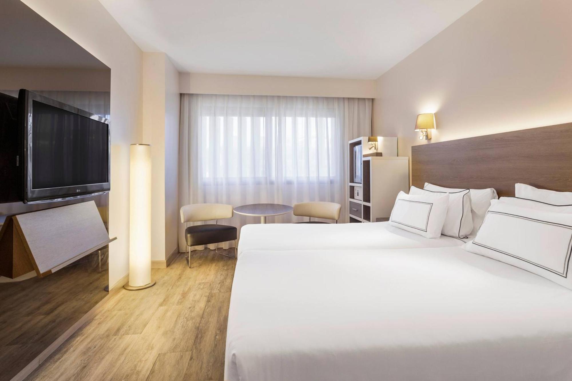Quarto com 2 Camas de Solteiro