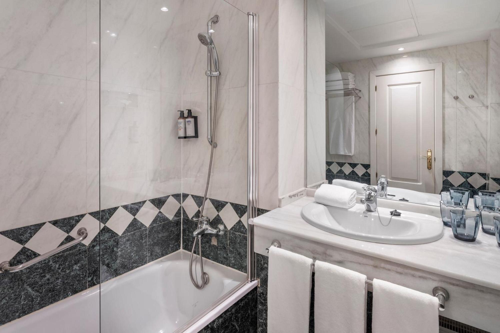 Quarto Familiar (2 Adultos + 2 Crianças)