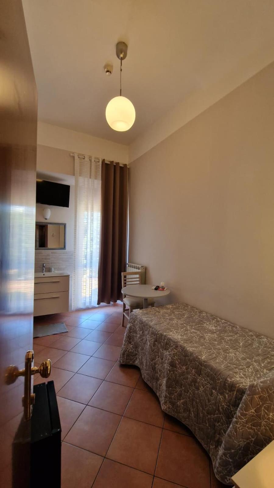 Single Room Private External Bathroom