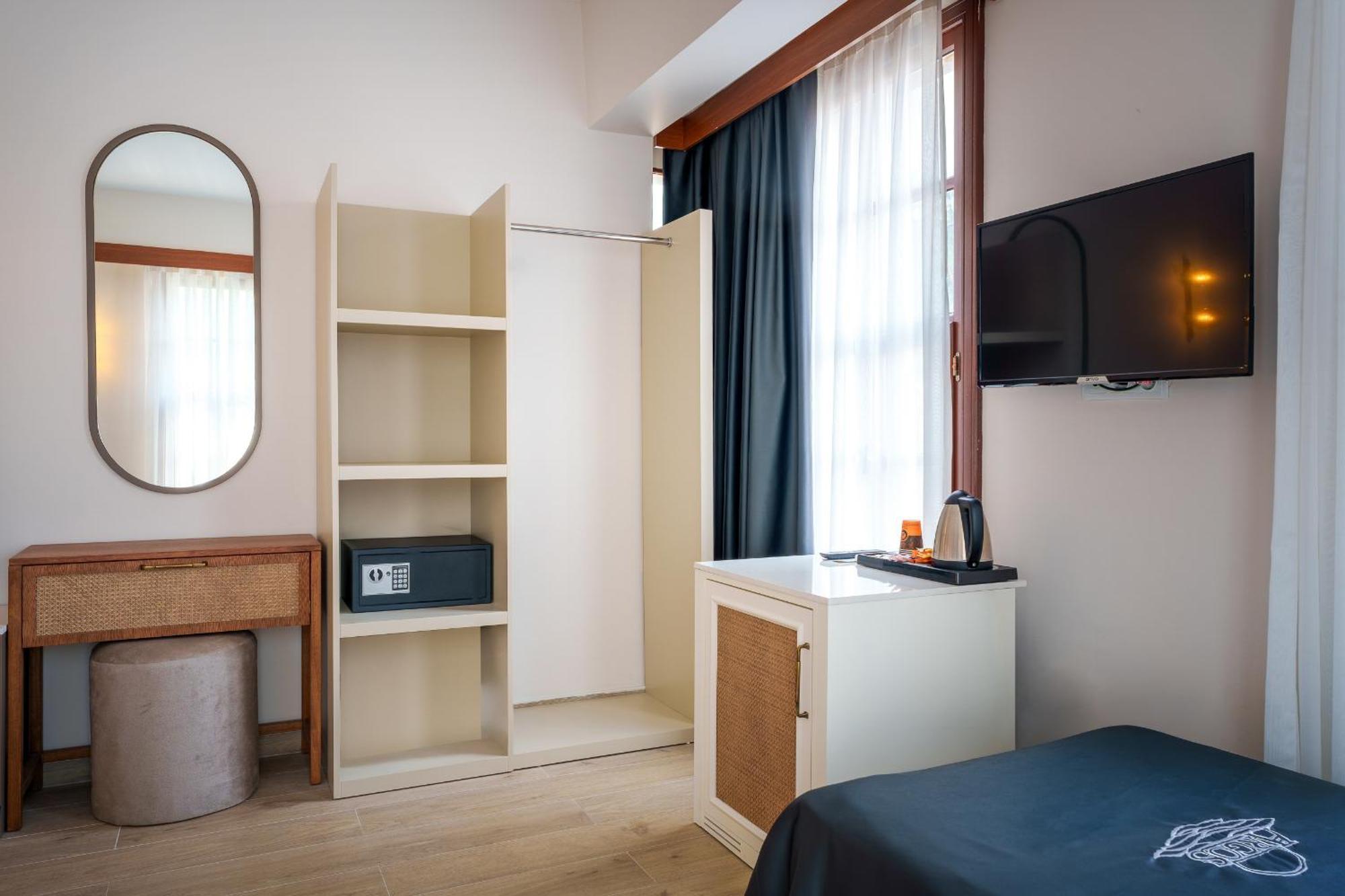 Standard Deluxe Double or Twin Room