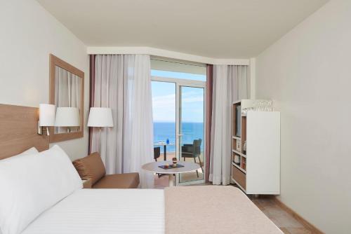 Zimmer Melia mit seitlichem Meerblick