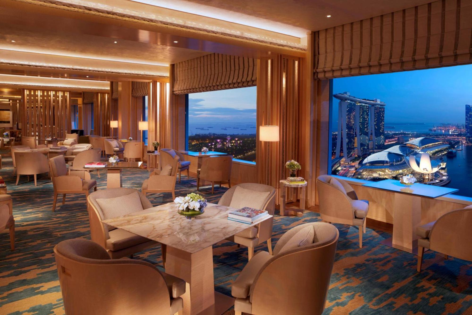 Alojamiento Club Deluxe Kallang con cama extragrande, vistas a la zona de Kallang y acceso al salón