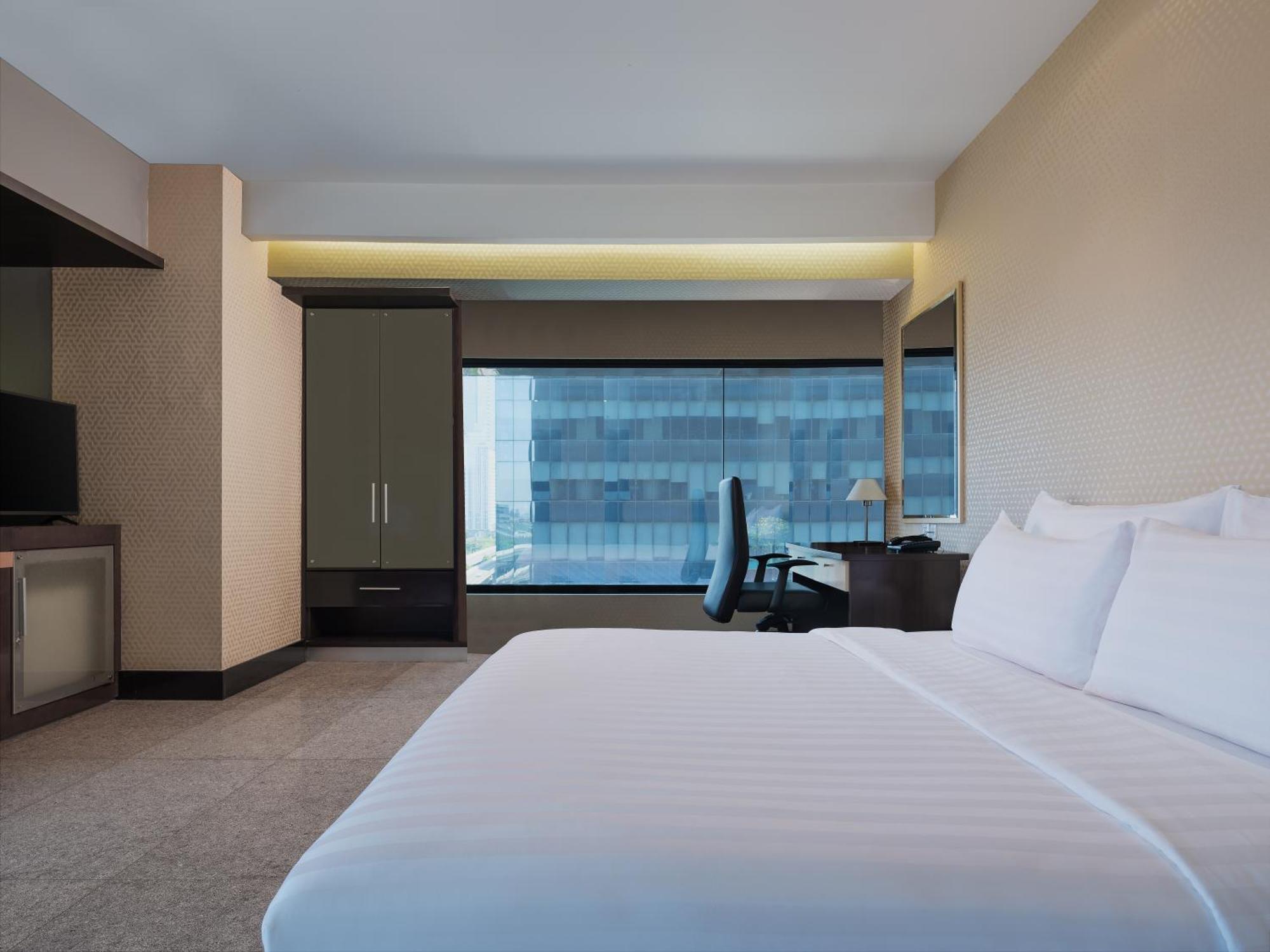 Deluxe Queen Room