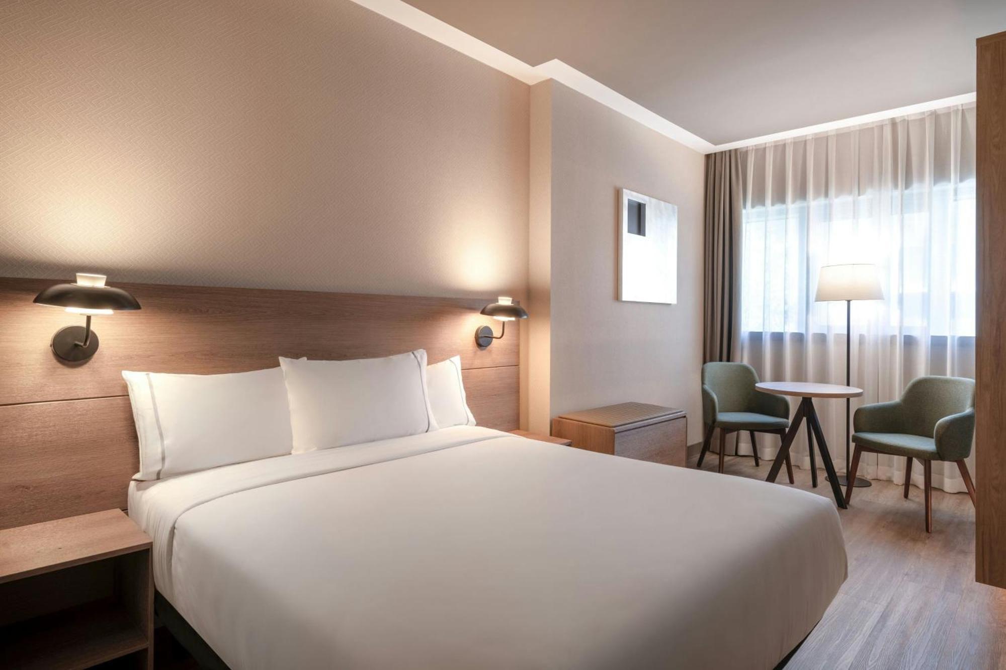 Standard Plus Queen Room