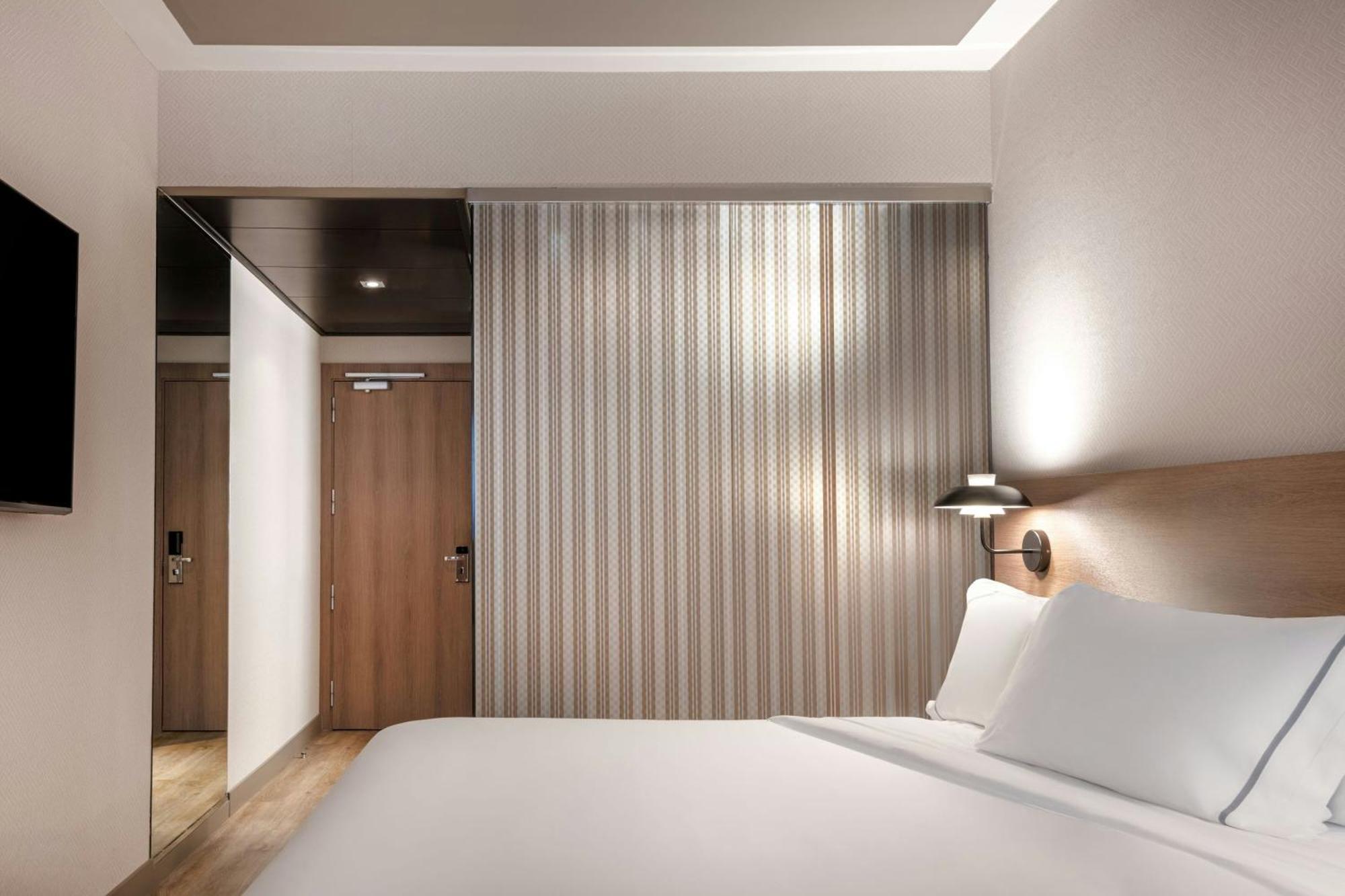 Standard Plus Queen Room