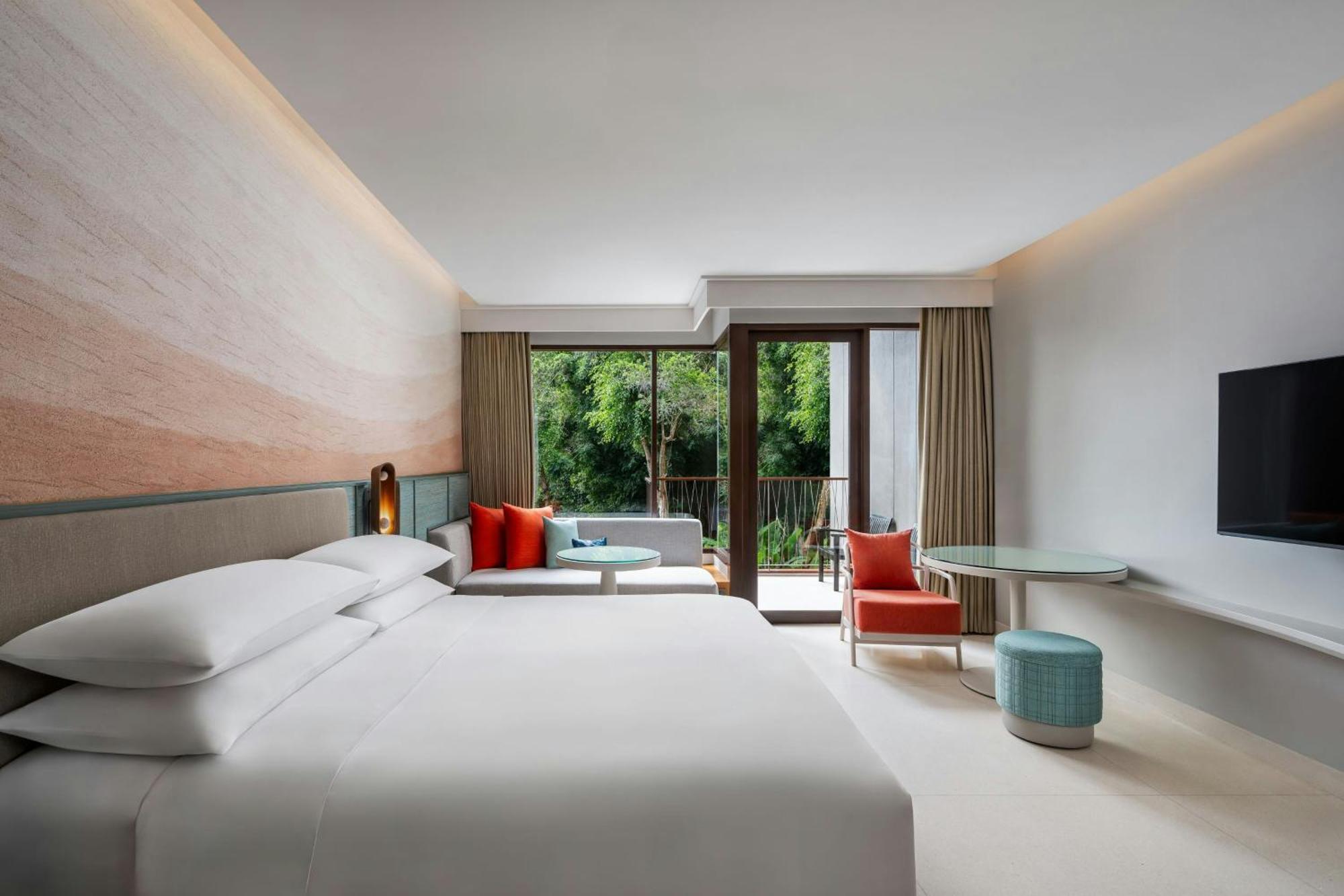 Deluxe Room 1 King Garden View Newly Renovated