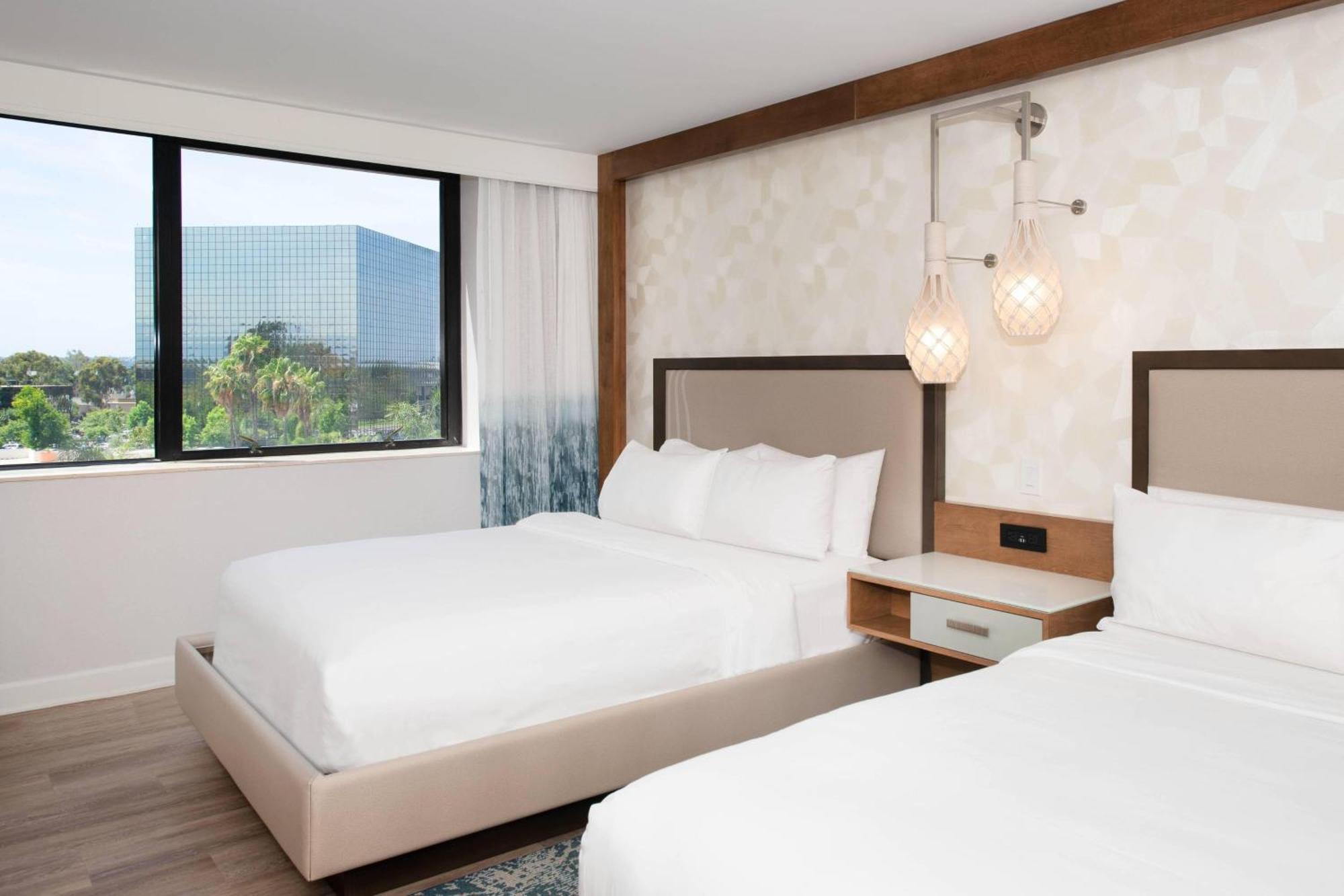 Tweepersoonskamer met Tweepersoonsbed of Kingsize Bed en Uitzicht op het Zwembad