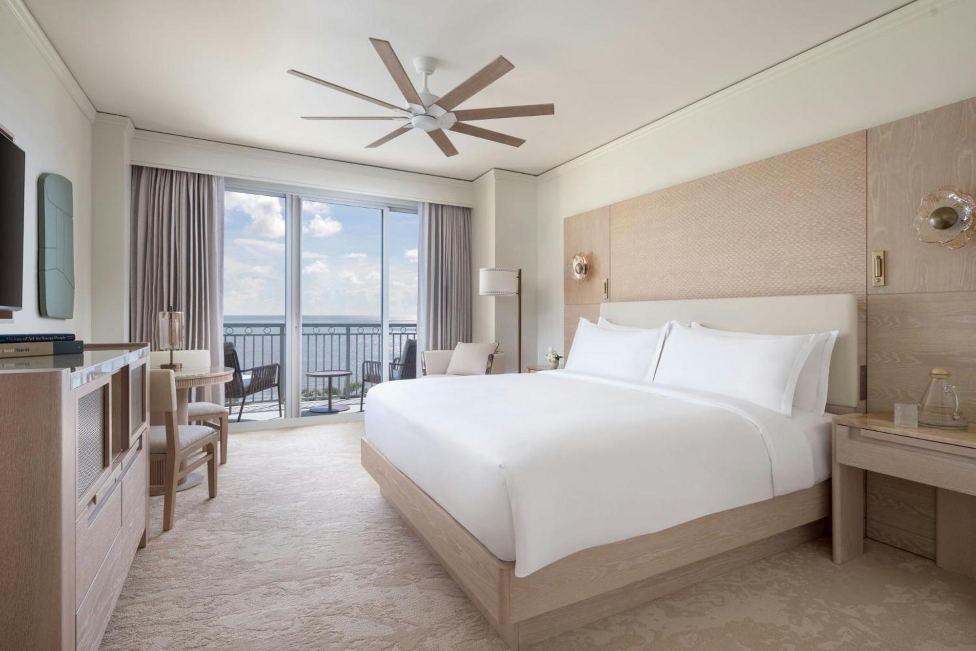 Camera con Letto King-Size e Vista Fronte Oceano