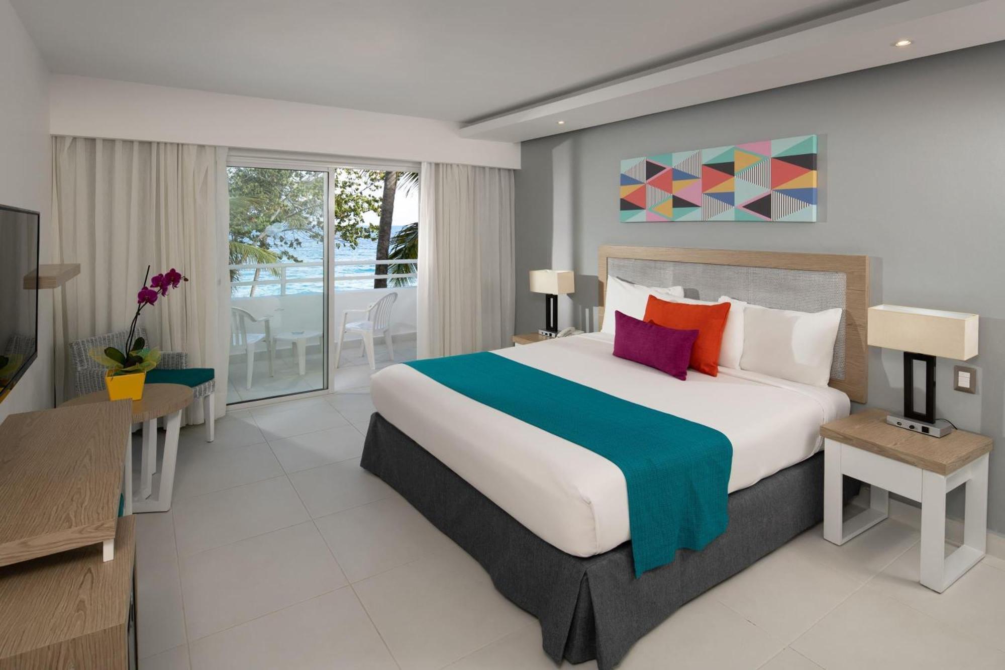 Deluxe King Room - Mobility Accessible with Pool View and Balcony or Terrace/Non-Smoking