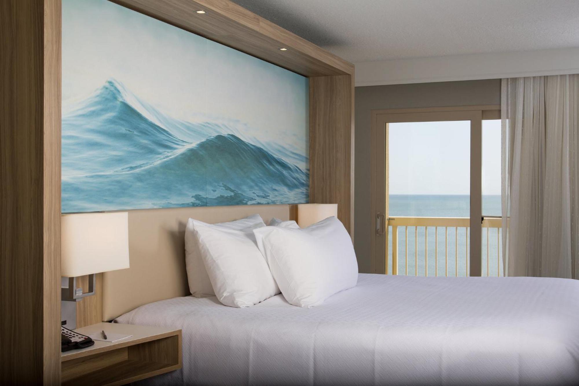 Standard Queen Room Balcony Oceanfront