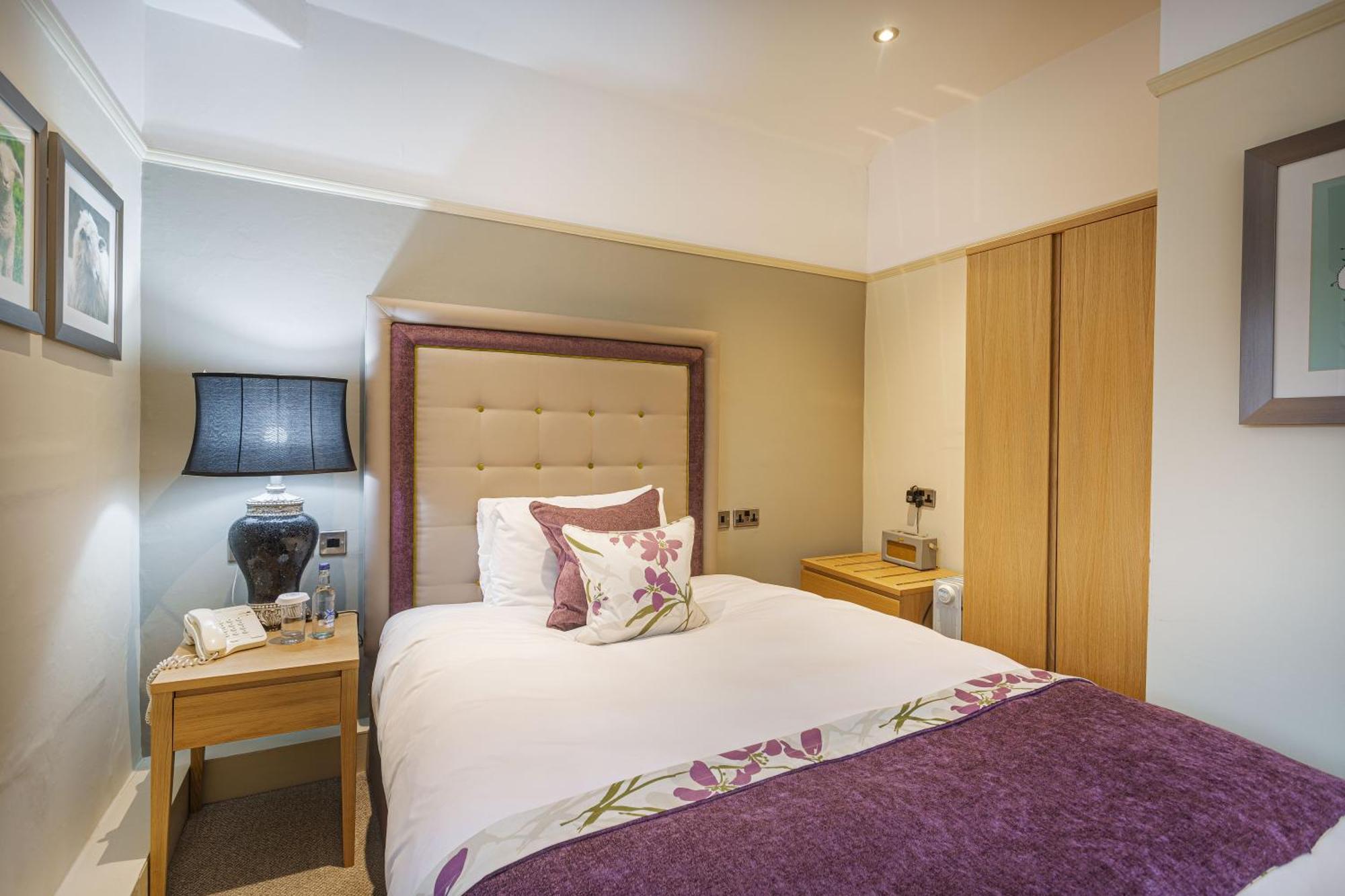 Classic Single Room