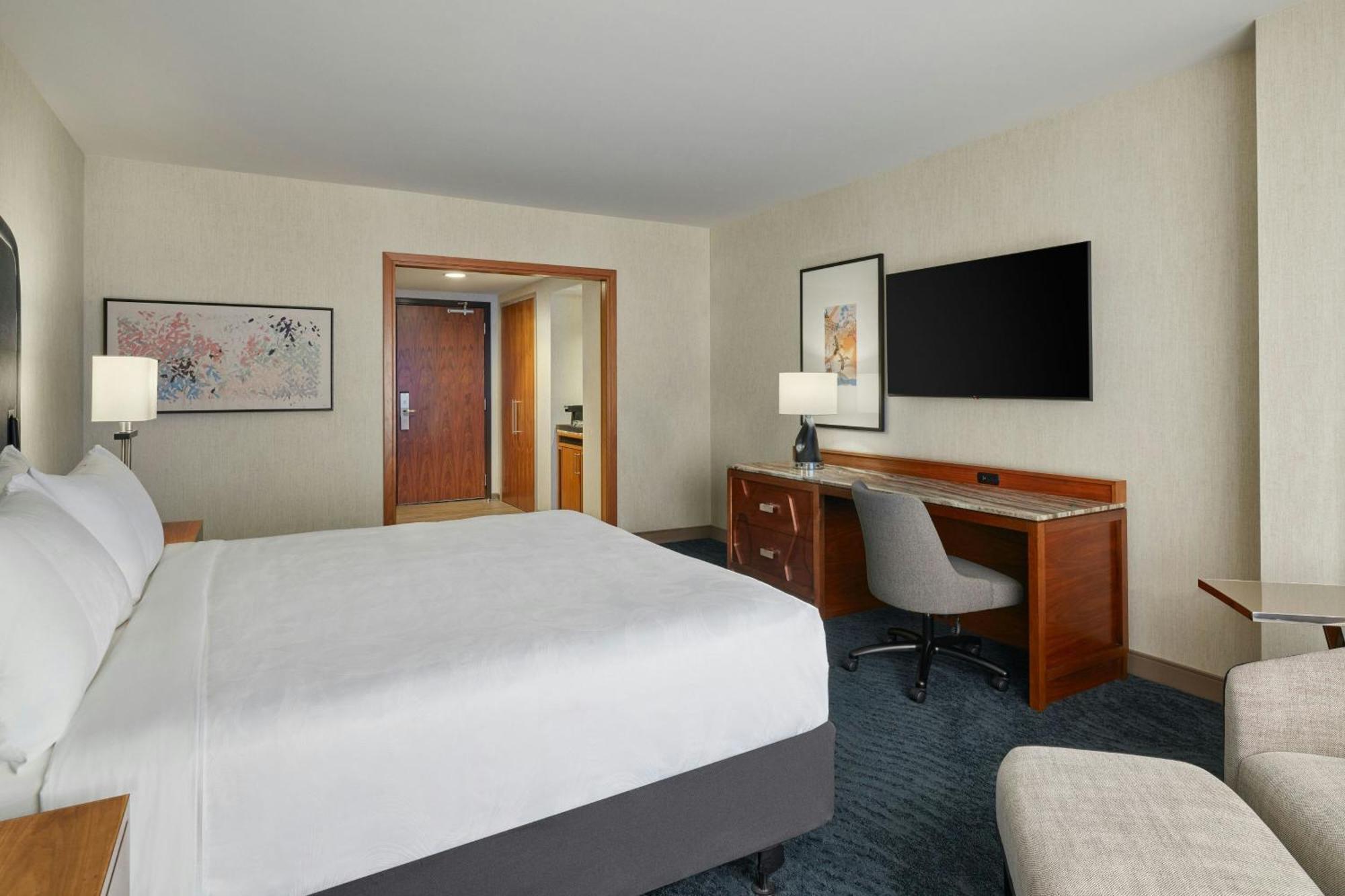 Habitación con cama extragrande y vistas a la ciudad - Planta superior