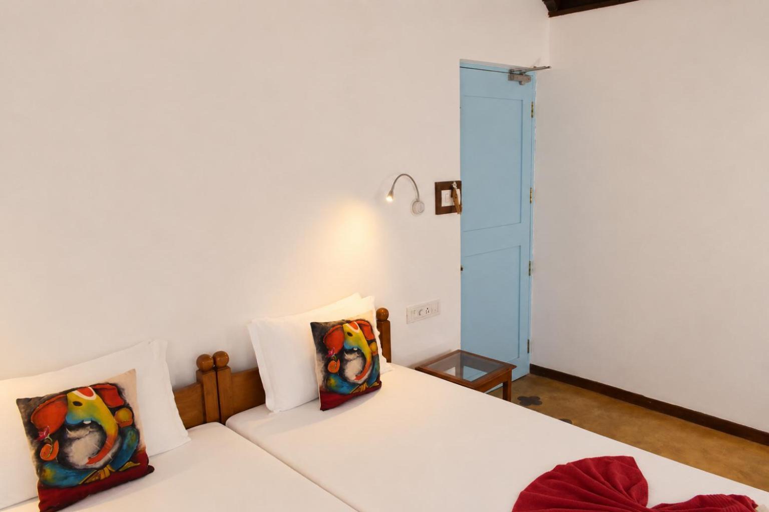 Standard Twin Bed Room