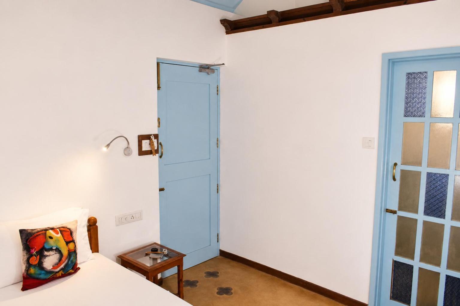 Standard Twin Bed Room