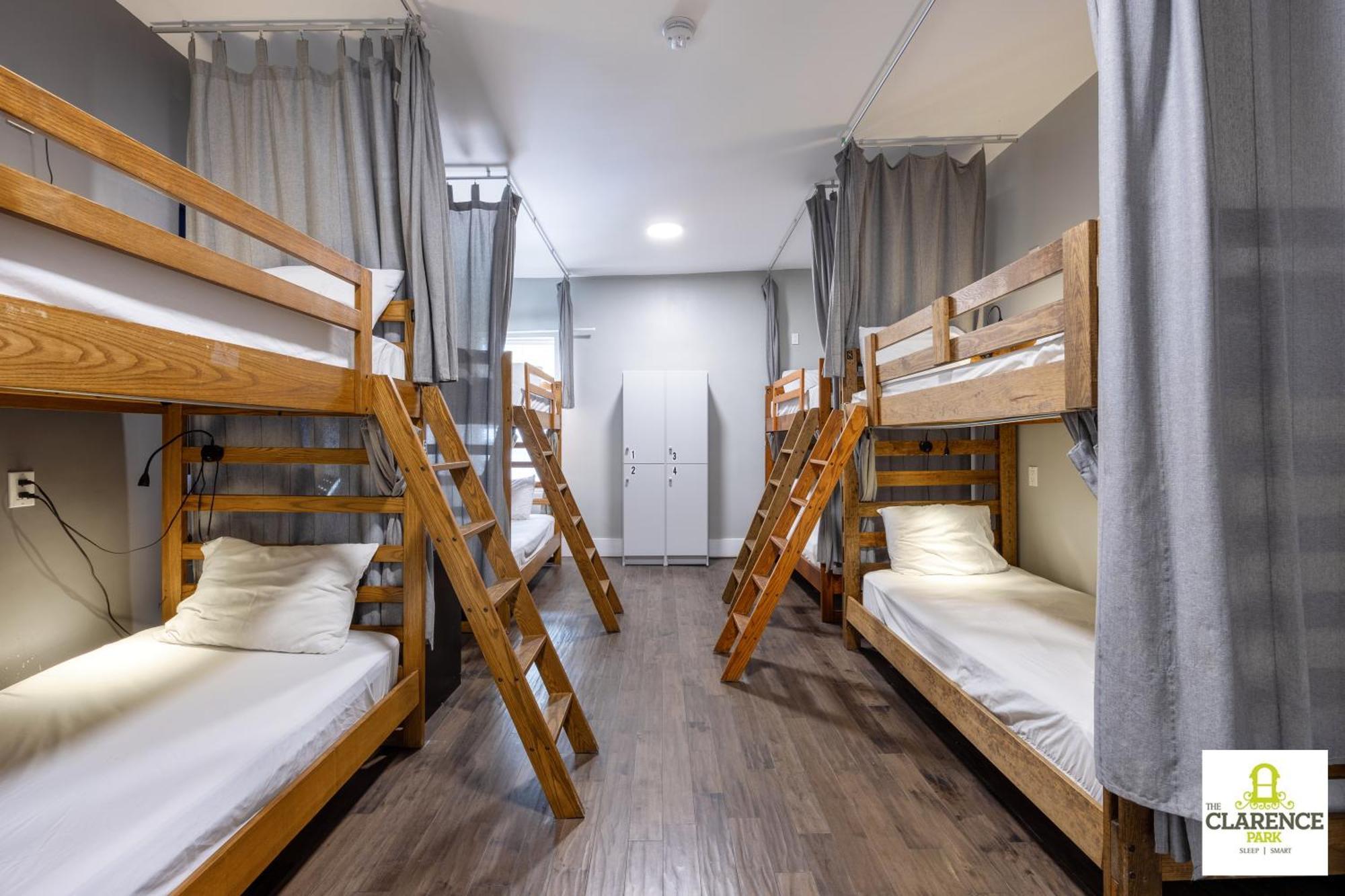 Bed op een Vrouwenslaapzaal met 8 Bedden