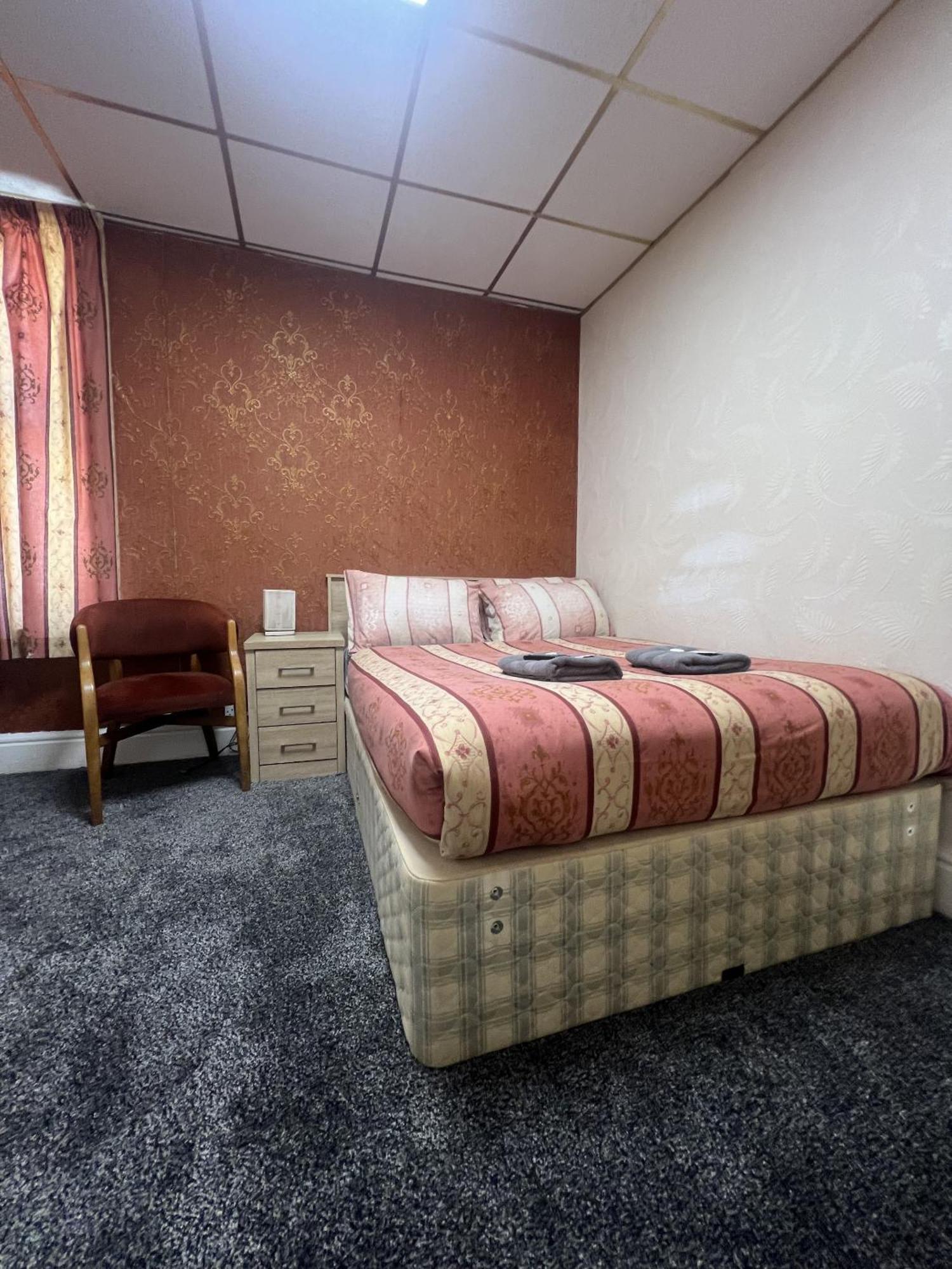 Double Room Private Bathroom