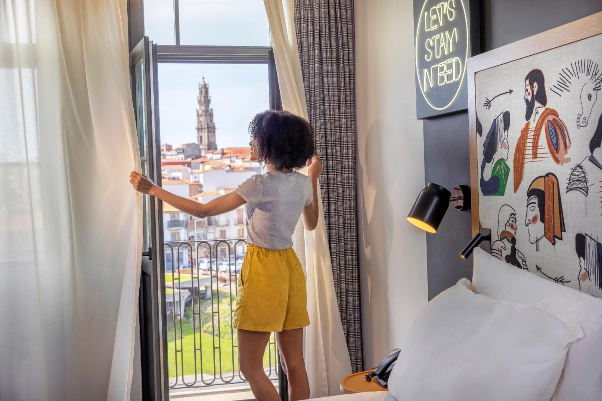 Superior King Room City View