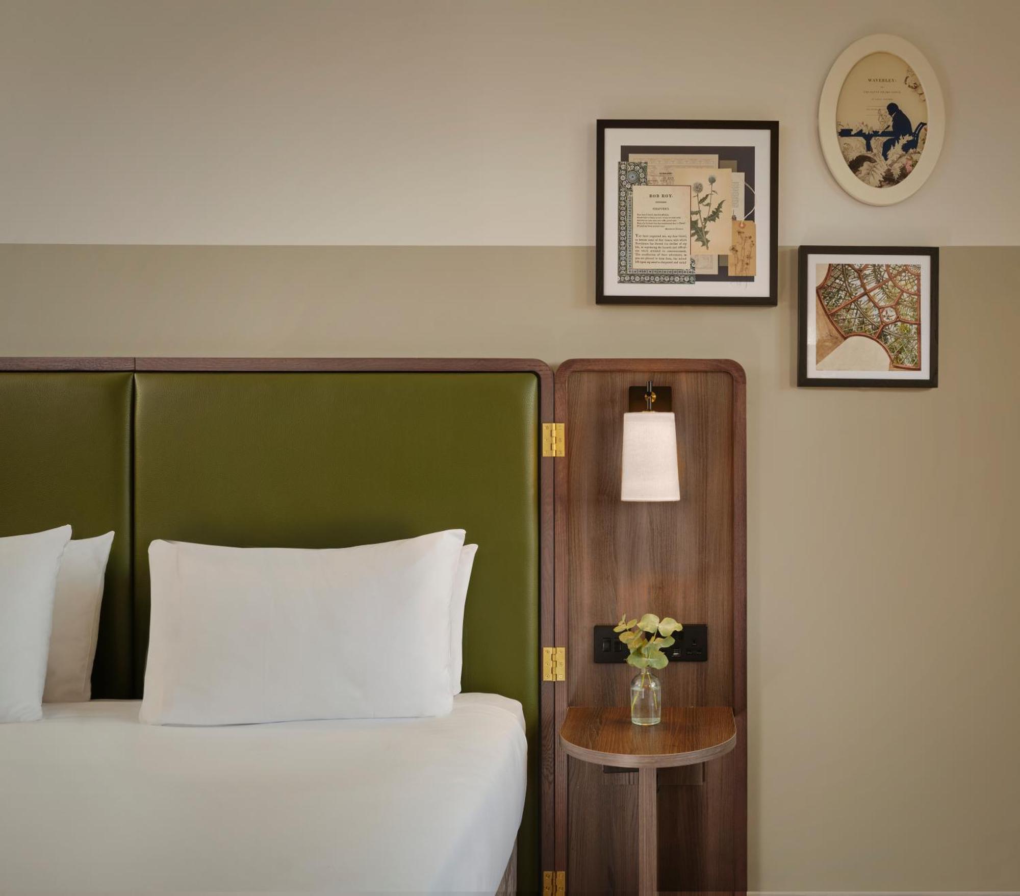 Classic Room 1 Queen Size Bed