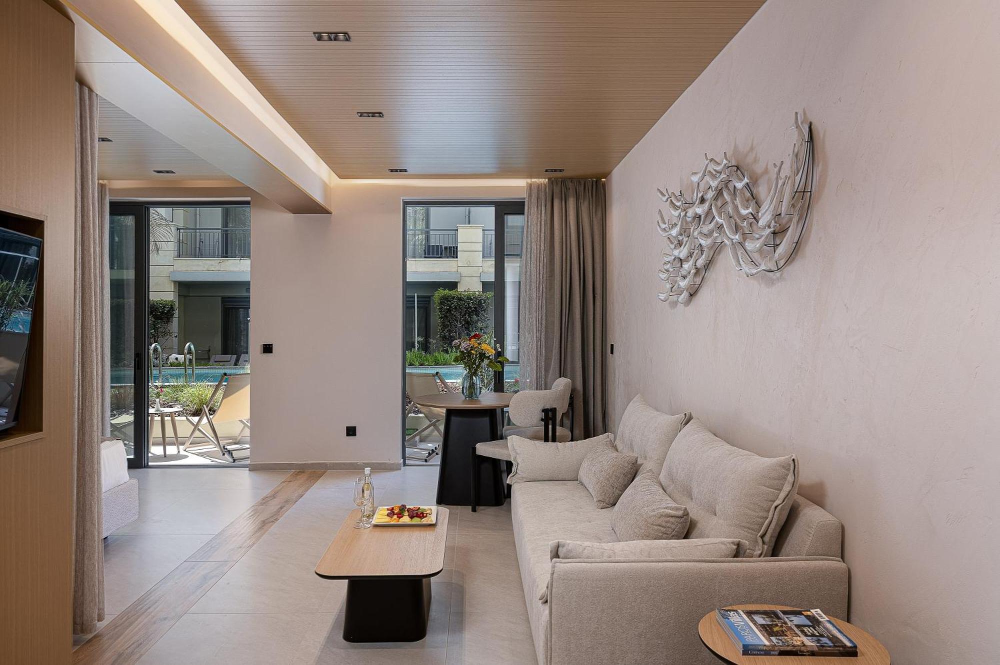 Junior Suite Swim-up