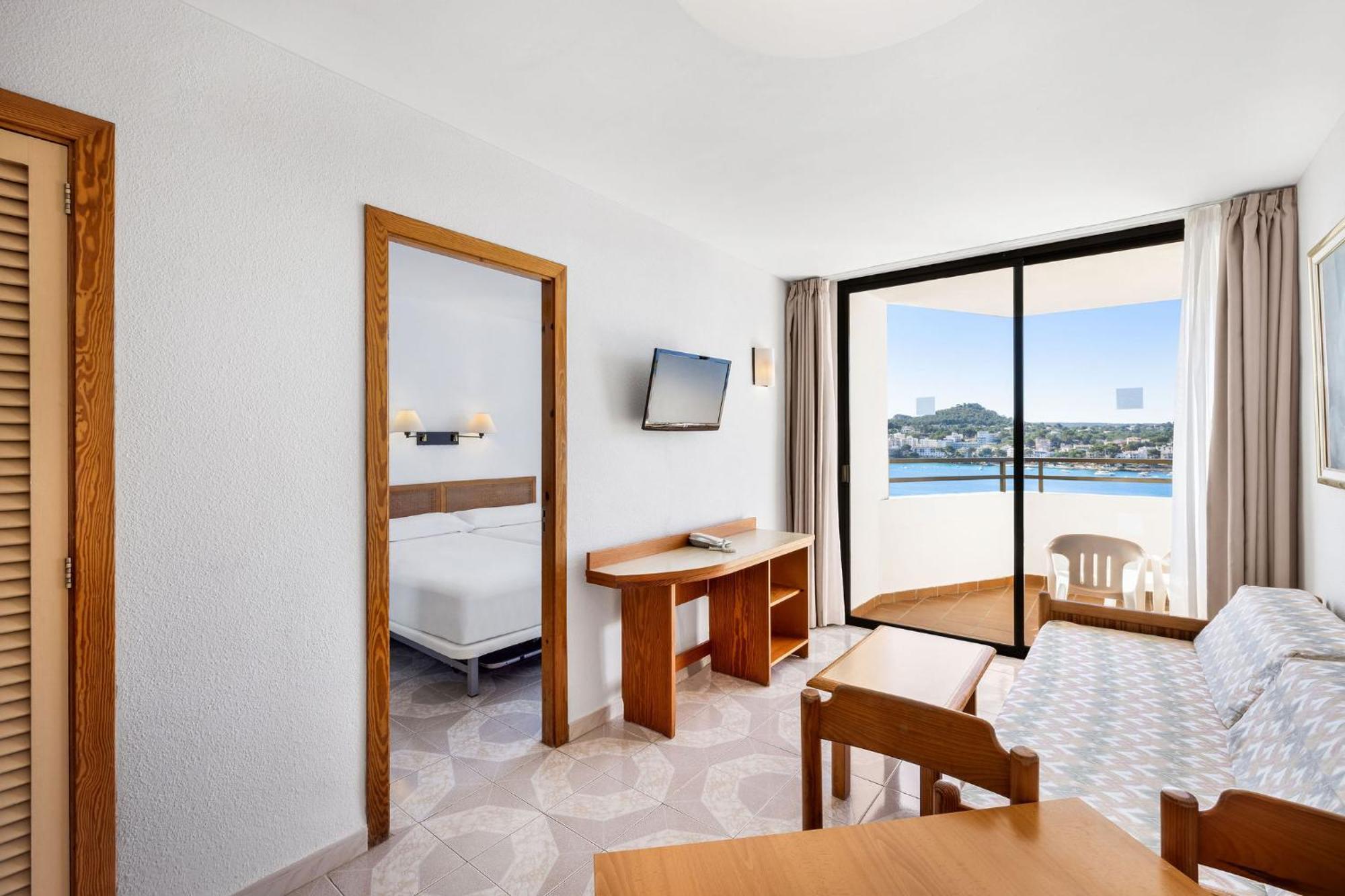 One-Bedroom Apartment Sea View