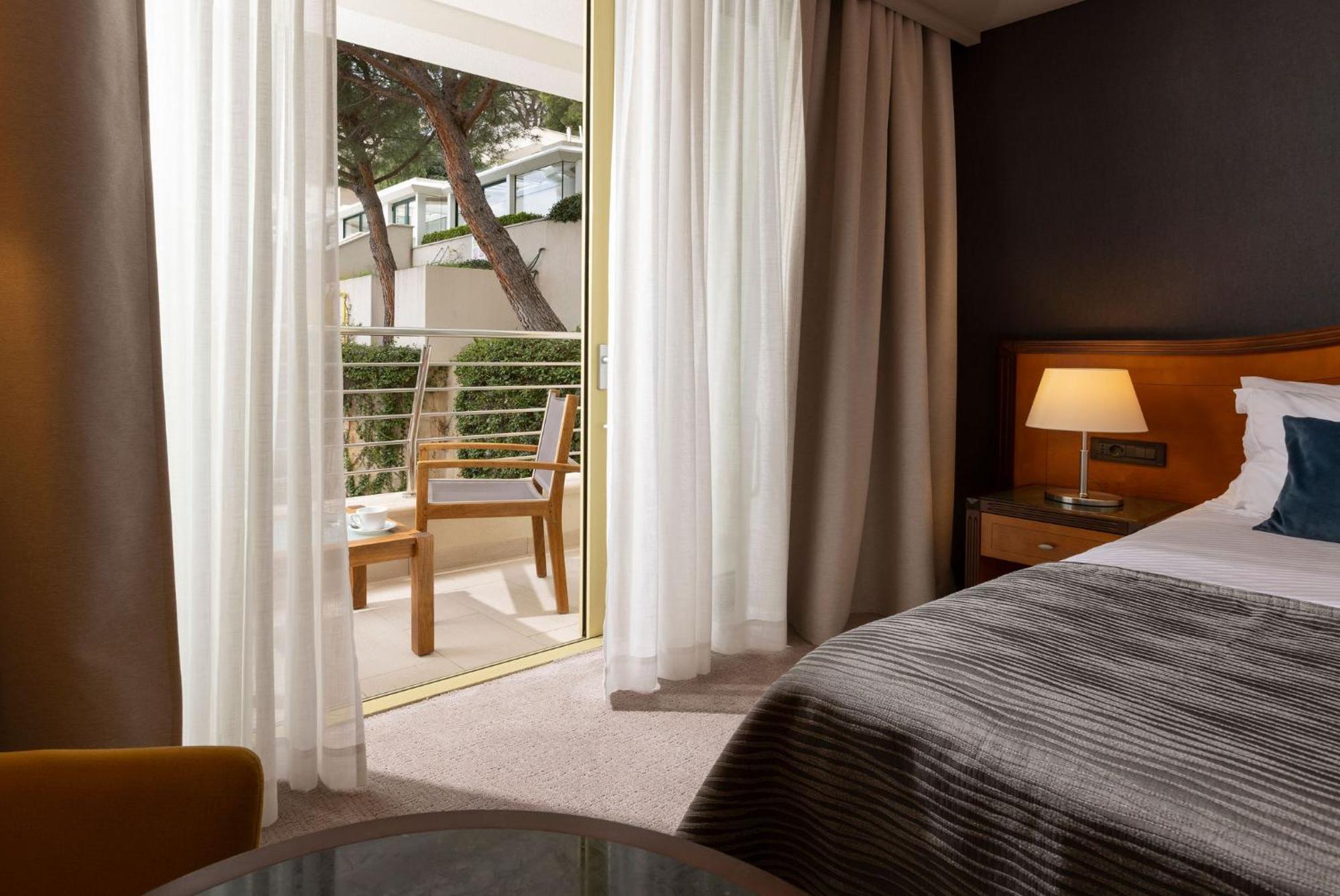 Classic Double or Twin Room Balcony