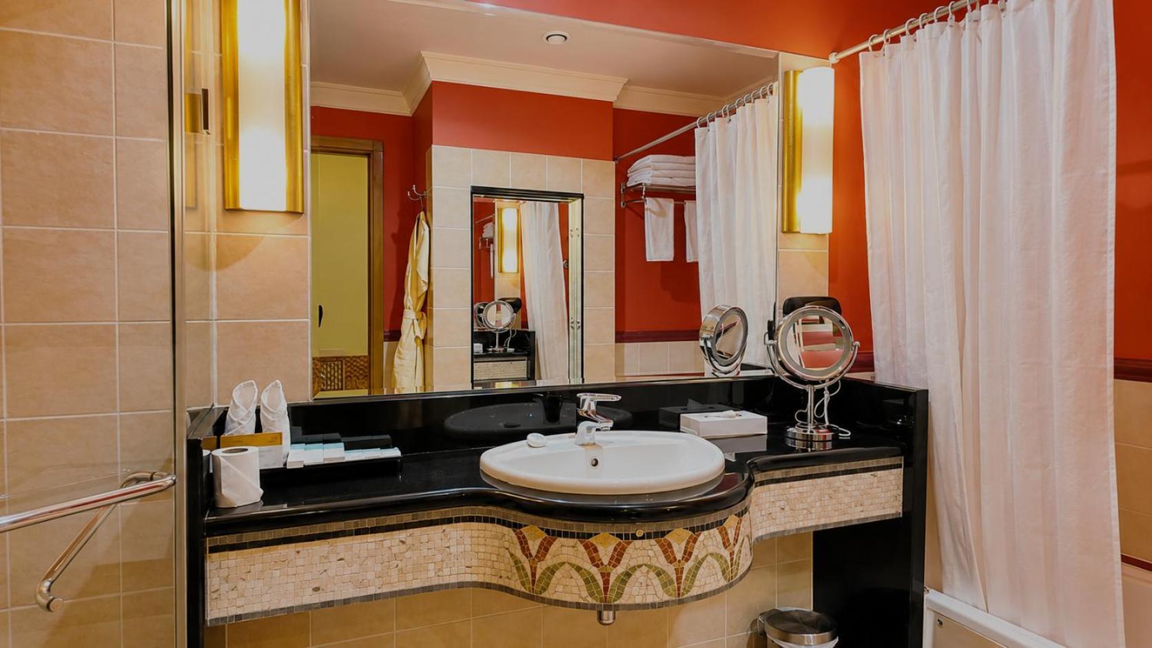 Deluxe King Suite