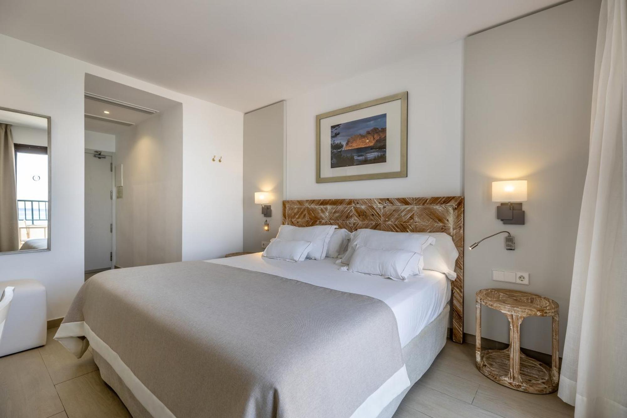 Double or Twin Room Sea View