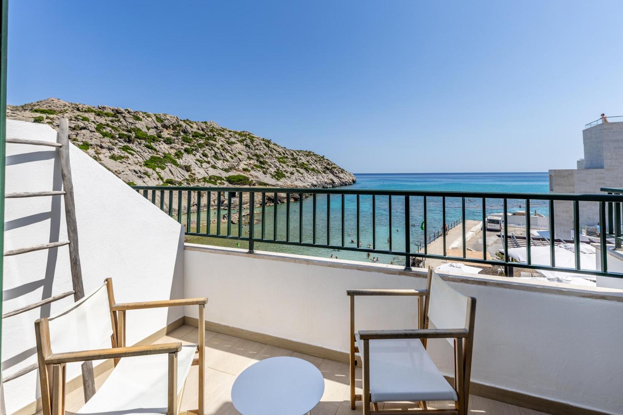 Double or Twin Room Sea View