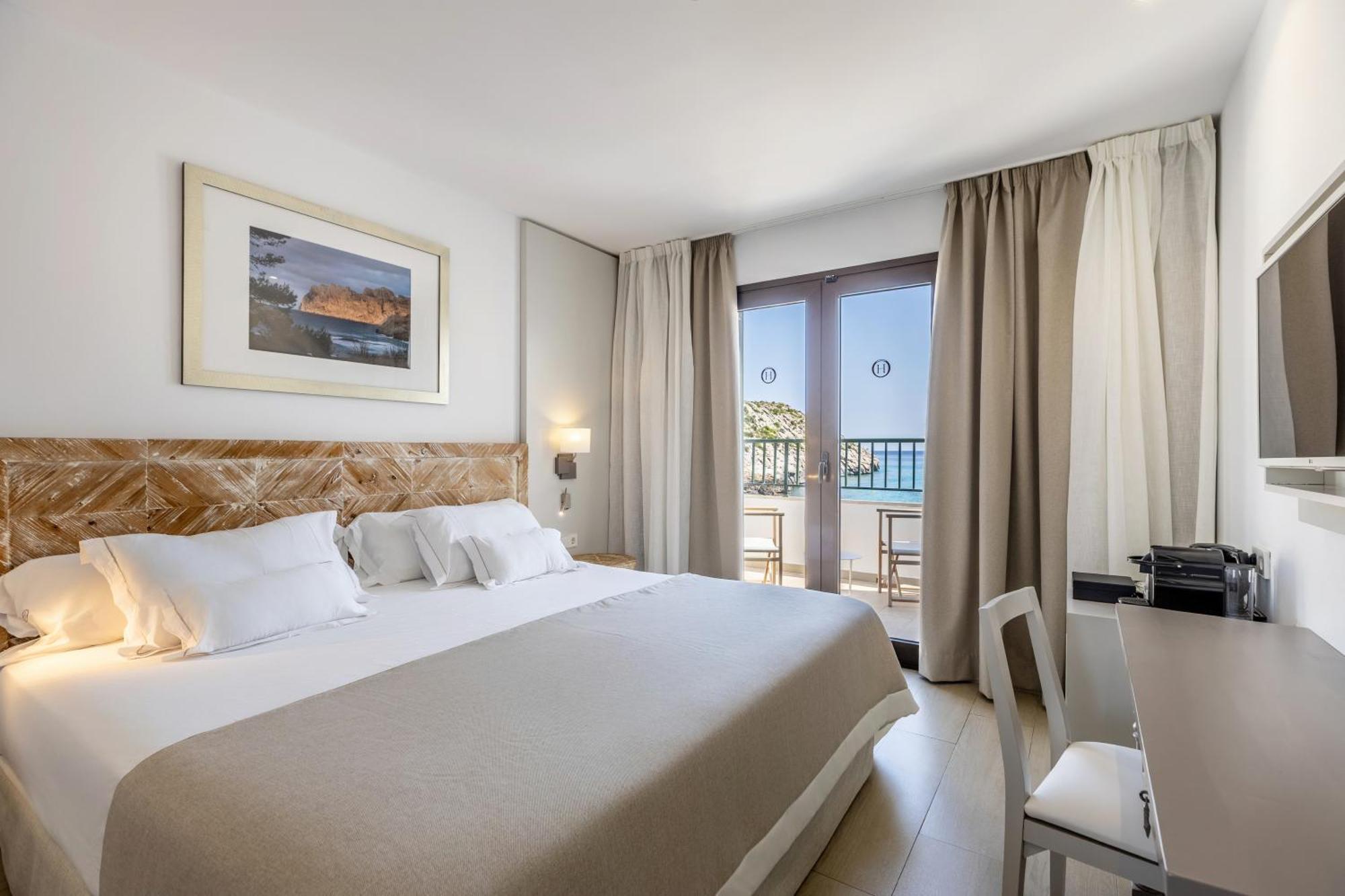 Double or Twin Room Sea View