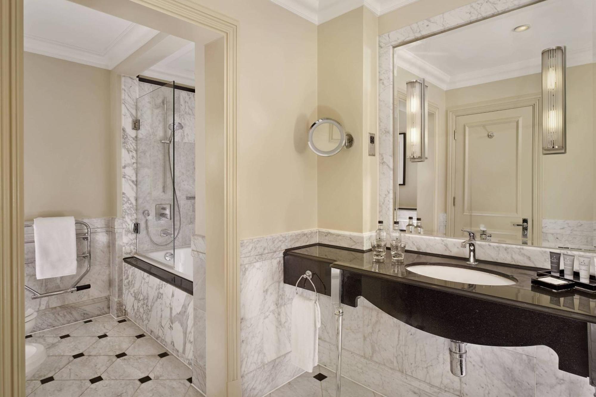 Deluxe Room Guest room 1 Queen