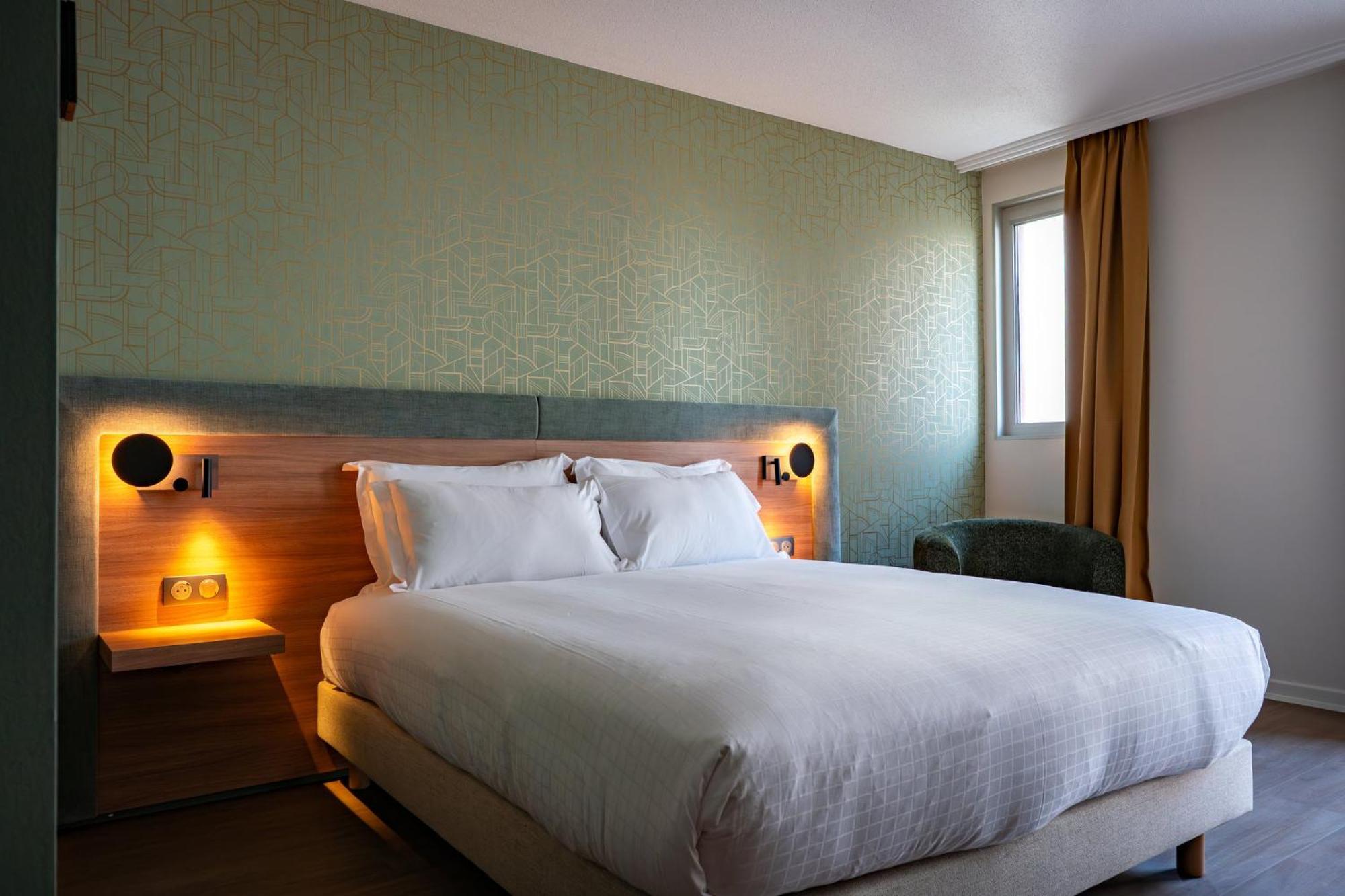 Standard Queen Room