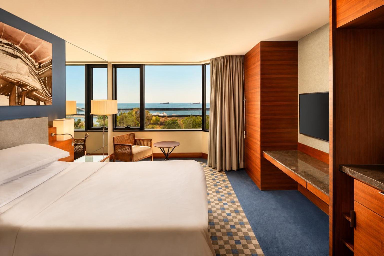 Deluxe King Room Sea View